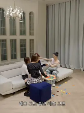 carmen disamping stella jadi kecil gitu #hearts2hearts #carmen #stella #h2h 