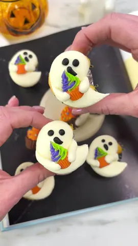 Mini ghost cupcakes 👻🧁  I couldn’t resist making a smaller version of the spooky cute ghost that’s in my book, Cupcakes for Any Occasion 💗 The big version is such a favourite of mine, I thought it would be fun to create these bite-sized friends too.  The full recipe and step by step tutorial  is inside my book  and if you’ve been thinking of adding it to your collection, you can find it online (link in bio) 💗 #cakedbyrach #cupcakesforanyoccasion #halloweenbaking #cupcake #spookycute 