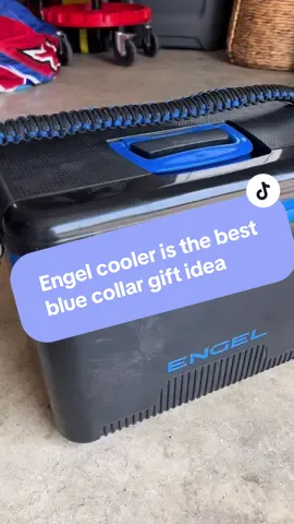 Your blue collar man is hard to shop for so get him something he actually wants! #bluecollargiftideas #bluecollar #giftforhusband #giftideas #lunchbox 