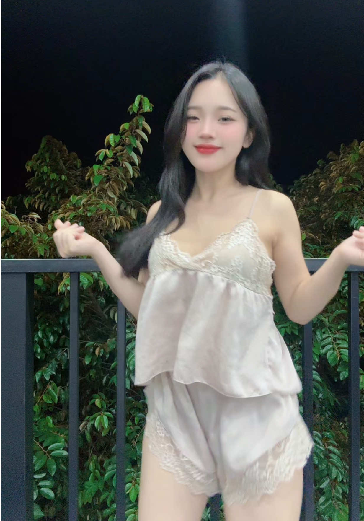 Anh cứ bước đi đi #xuhuongtiktokkk #trinhbaohan #viral #trend #fpy 