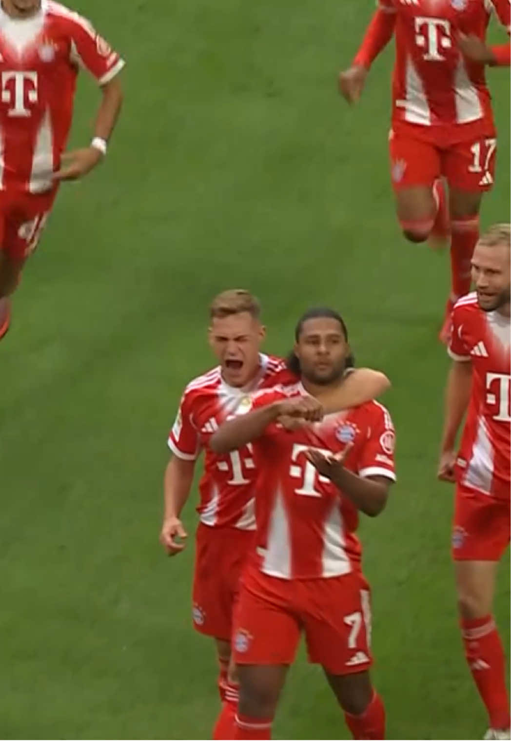 SERGE GNABRY WITH A NUTMEG AND ROCKET SHOT TO START BAYERN OFF 1-0 ☄️ 😮‍💨 #bundesliga #football #futbol #Soccer #bayern 