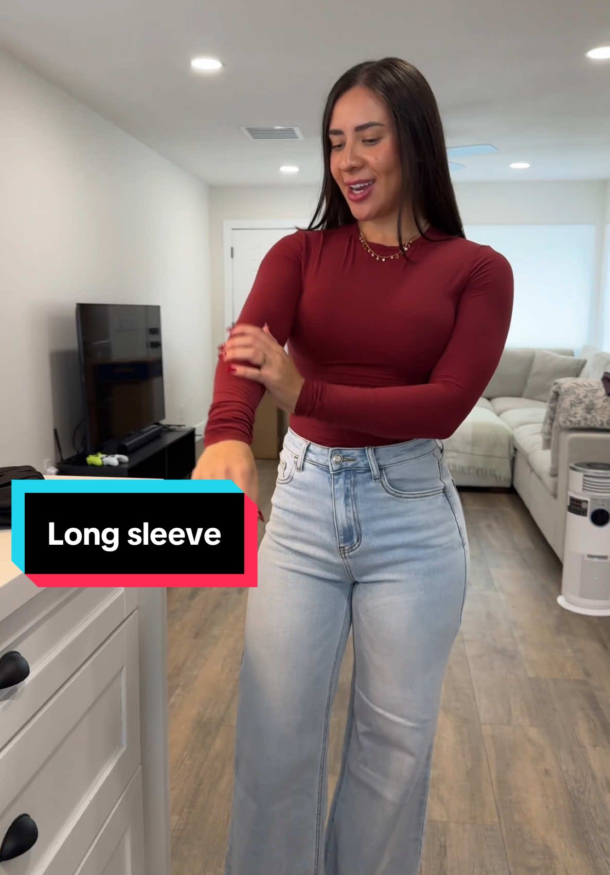 This is one of the most comfortable long sleeves ever! It’s so soft and stretchy☺️ makes for the perfect basic top🤍#longsleeve #womenstops #womensfashiontrends #womensclothing #basictops 