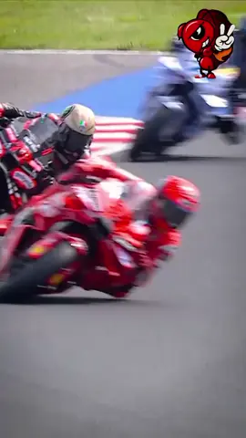 Team Kru Dan Bos Ducati Hanya Terdiam Melihat Rider Bintang Utamanya Crash, Bahkan Opa Tardozzi Sangat Kecewa Dengan Adanya Para Fans Rossi Yang Ada Di Tribun Yang Bersorak Mengejek Marquez, Ungkap Opa Tardozzi Seharusnya Di Sirkuit San Marino Italia Semua Harus Bangga Bukan Mengejek, Karna Marquez Mengendarai Motor Ducati Untuk Mengembangkan Nama Baik Pabrikan Ducati Italia. #fyp  #viral_video  #sountrackviral 