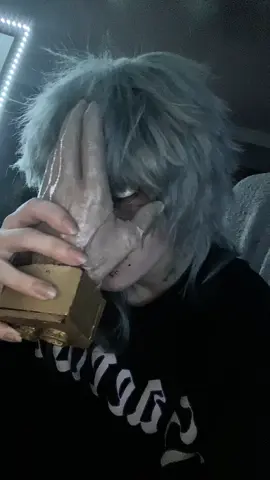 got the hands out my suspicious closet bag #shigarakitomura #myheroacademia #bokunoheroacademia #shigaraki #shigarakicosplay 