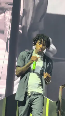 is he looking at me or what? 👀 #nbayoungboy #masatour #oakland @NbaYoungBoy 