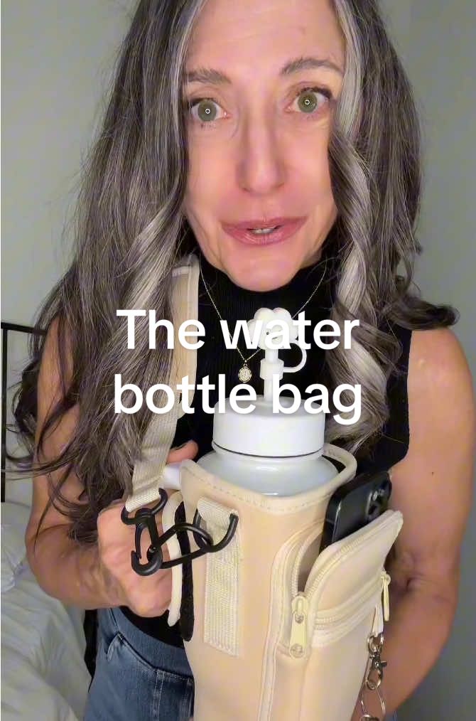 Better than a purse, the @dabria-US water bottle bag keeps everything you need where you can get it! Stay hydrated and organized! #waterbottle#waterbottlebag#stayhydrated#falldealsforyou#tiktokshoprestock
