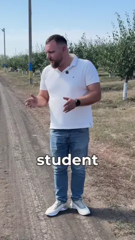 Costea crește prune, roșii, castraveți, ceapă, harbuji și căpșune la Alexăndreni. Le vinde în țară și peste hotare. Gândește limpede și știe că direcția este corectă. Costea votează PAS.  #pas #ue2028