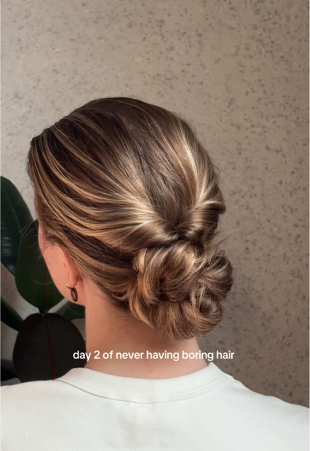 elegant low bun tutorial | day 2 of never having boring hair  #hairstyletutorial #lowbun #bunhairstyle #easyhairstyle 