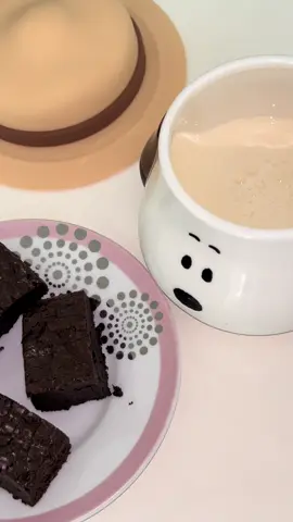 Setiap potong brownies adalah hasil dari trial and error. Ingat, usaha sekecil apapun kalau konsisten pasti ada hasilnya 🍫✨#brownies #fudgybrownies #brownie #viraldessert #viral #viralvideo #fyp #fyppppppppppppppppppppppp #desserts #dessert #homemade #fypage #umkm #supportUMKM #fudgy 