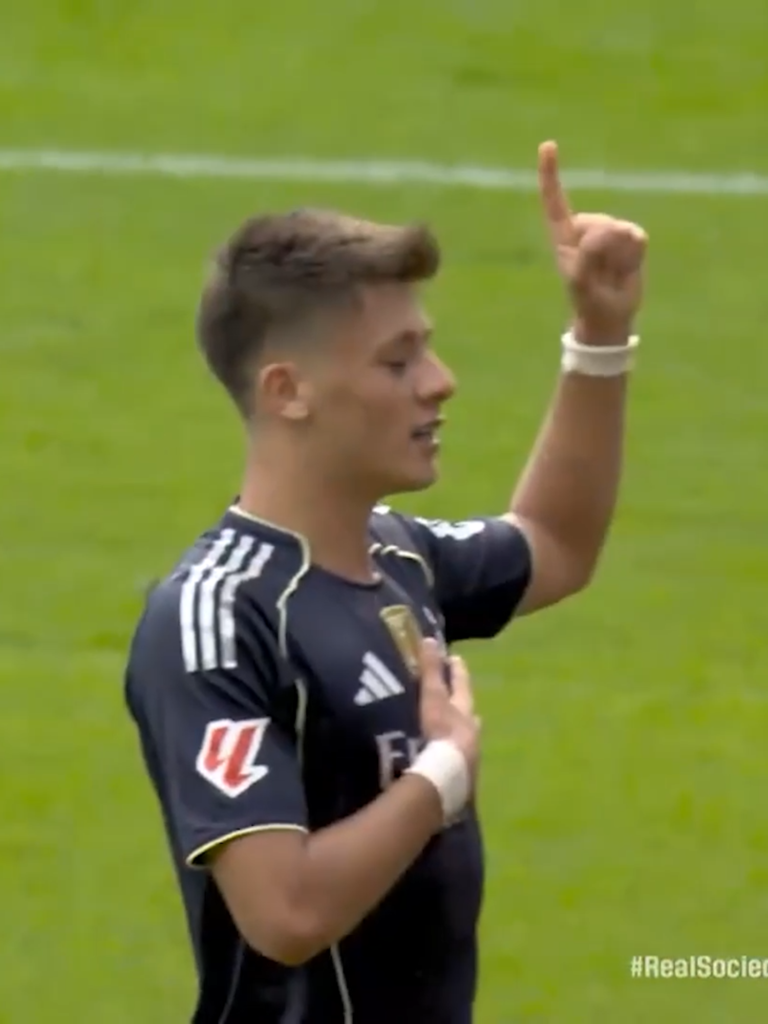 Uzun süre sahada 10 kişi mücadele eden Real Madrid, 3 puanı Arda Güler ve Mbappe'nin golleriyle aldı. R. Sociedad 🆚 Real Madrid (Maç Özeti) @lalive.natural  #Reklam