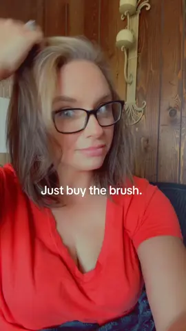 I have the thinnest, flattest hair. This brush saved the day! @wavytalkofficial #wavytalk #roundbrush 