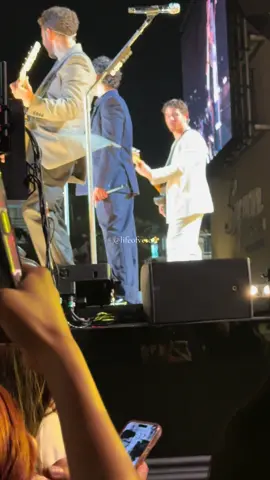 @Jonas Brothers @Kevin Jonas @Nick Jonas @joejonas #joejonas #nickjonas #kevinjonas #jonasbrothers #jonasbrothersconcert 