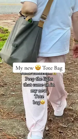 My new fav tote bag. Did I need another one…nope…did I immediately add to cart…yes I did #totebag #letterprint #commuterbag #travelbag #tiktokshopcreatorpicks 