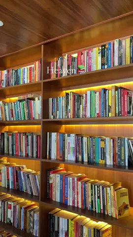 The prettiest library 📚  📍Ruang Literasi Kaliurang 🕰️09.30-21.00 WIB #ruangliterasi#fyp#jogja#buku#kaliurang 
