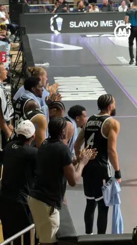 Partizanova klupa i petorka na terenu u četrvtoj četvrtini ⚫️⚪️🙌🏼 #kkp #mozzartsport #srbija 