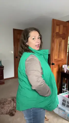 This vest sold out last year. Don’t wait on getting those vest. I am in love with this vest and I’m wearing it in an extra large. It’s super roomy true to size get yourself this vest. #vest #viralvest 