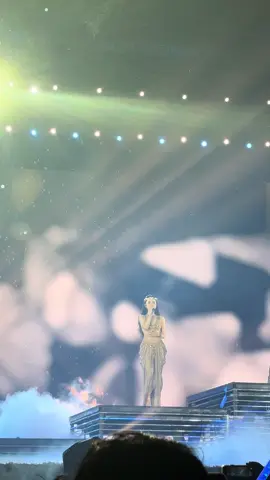 Đội trưởng LyLy là thầnnn #lyly #concertemxinhsayhi #fyp #viral #tiktok @LyLy Singer 