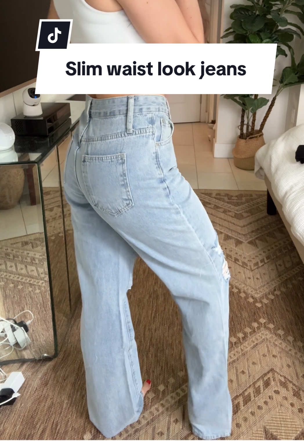 This design slims the look of my waist #fashionnova #jeans @Fashion Nova 