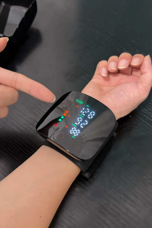 Este tensiómetro de muñeca es súper compacto y además mide tu ritmo cardíaco 💗💗. Revísalo en cualquier momento y conoce tu estado de salud en solo segundos.  #monitor #bloodpressure #bloodpressuremonitor #heartratemonitor #TikTokShopLaborDaySale 