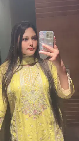 পরগাছা সবুজ হয়, দেখতে ভালোও লাগে, কিন্তু ভেতরে ভেতরে গাছকে মে'রে ফেলে। জীবনে এমন মানুষও আছে😅সামনে থেকে মায়া দেখায়, কিন্তু ভেতরে ভেতরে শুধু ক্ষয় ঘটায়। তাই সম্পর্কের বাগানে পরগাছাদের জায়গা দেওয়া মানেই নিজের হাতে নিজের বৃক্ষকে শুকিয়ে দেওয়া🙂