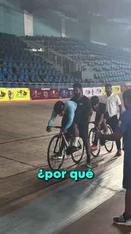¿Por qué este atleta parece sufrir al pedalear? 🚴‍♂️ No es falta de habilidad… es una bicicleta de pista, ¡sin marchas! Al arrancar cuesta muchísimo, pero una vez en movimiento, puede alcanzar velocidades de coche 😲💨. Una lección de técnica, fuerza y paciencia sobre ruedas. #rexo #datoraro #CiclismoExtremo #AtletasPro #VelocidadMaxima Disclaimer:This information is taken from the internet which may or may not be true we do not want to spread any fake news. The content provided by this channel is meant for EDUCATIONAL PURPOSE only. Copyright Disclaimer:- Under section 107 of copyright Act 1976, allowance is made for FAIR USE for purpose such a criticism, comment, news reporting, teaching, scholarship and research. Fair use is as permitted by copyright statues that might otherwise be infringing. Non-profit, educational or personal use tips the balance in favor of FAIR USE.