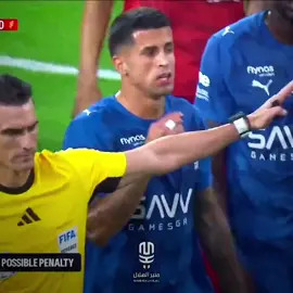 كوليبالي يقوم بدفع مصعب الجوير 😱. 