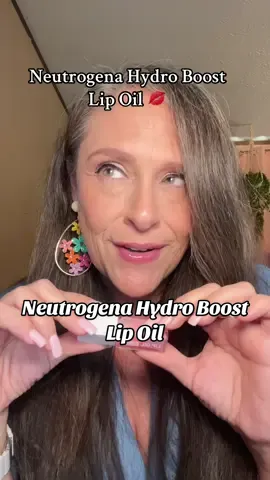 Neutrogena Hydro Boost Lip Oil @Neutrogena #neutrogena #hydrboost #lipoil #hypoallergenic #affordablemakeup 