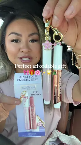The cutest little holiday gift set for stocking stuffers or gifts for any girl in your life!✨🌟 #stockingstuffersforher #tarteholidaybundles #tiktokshoprestock #holidaygiftideas #giftsforher @tarte cosmetics 