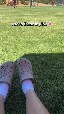 Don’t forget to use your coupons! @Crocs #crocs #shoes #crocsfloral #clogs #floralcrocs 