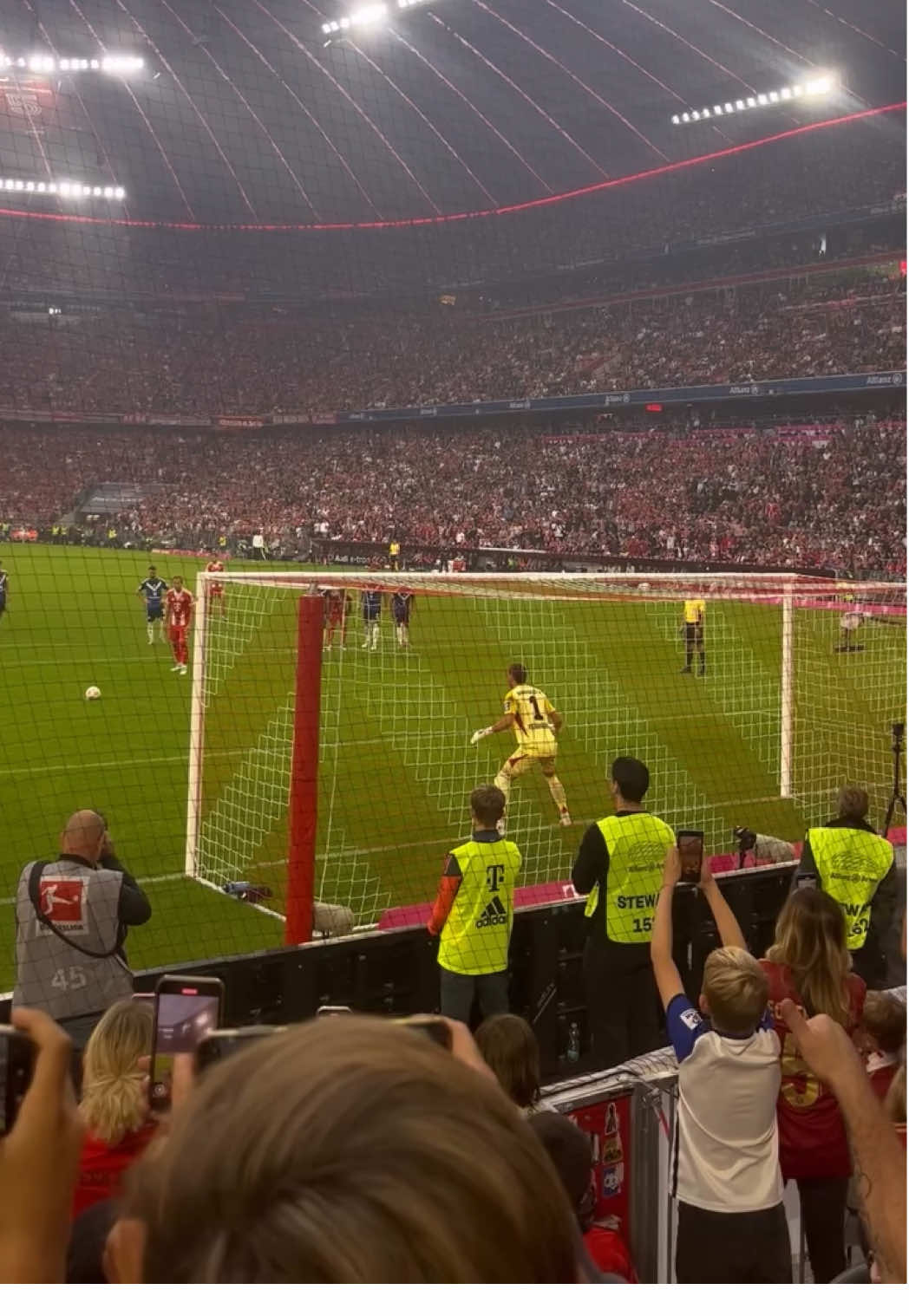 Harry Kane scored a penalty goal today! Bayern vs Hamburger SV | Bundesliga #fcbayern #Bayern #HSV #hamburgersv #harrykane 