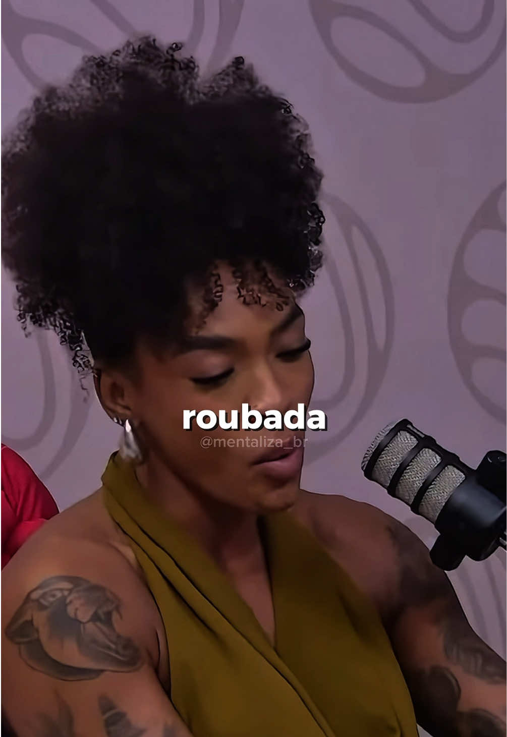 Eu já sei quando é o final do filme. Tudo de ruim eu passei na mão de um só: traição, agressão, desrespeito. Aprendi a reconhecer todos os sinais. Se você esconde o celular, já sei que é o final desse filme. #força #superação #alerta 