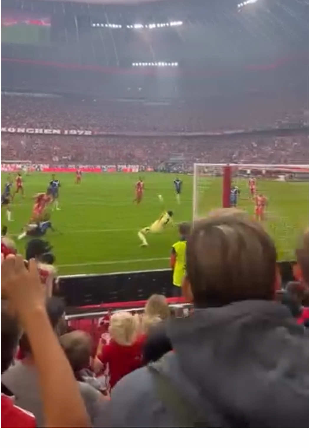 Aleksandar Pavlović scored a goal after Harry Kane's assist! Bayern vs Hamburger SV | Bundesliga #fcbayern #bayern #hsv #hamburgersv #pavlovic 