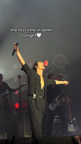 @Damiano David crazy performance, crazy show, crazy everything 🤍🤍🤍 #damianodavid #thefirsttime #concert #berlin #foryou 