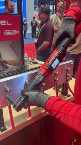Precise Torque Accuracy of up to ±2% CW, ±3% CCW of Full Scale for Torque Critical Fasteners. M12 FUEL™ 3/8
