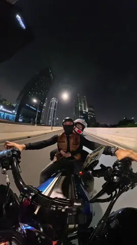 romanticizing jakarta at night🤍