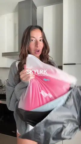 @SKYLRK @Justin Bieber #skylrk #skylrkhoodie #unboxing #justinbieber 