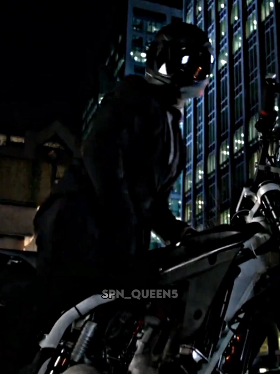 Oliver qnd namorava modelos e destruia carros de luxo 🤪 #oliverqueen #arqueiroverde #arrow 