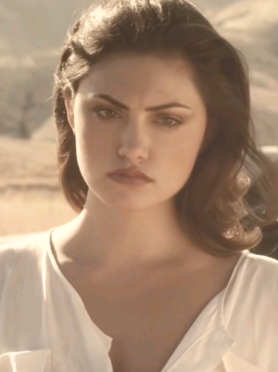 Phoebe Tonkin in the music video 'Don't Let Go' by Miles Fisher scp: @wesleyzpacks audio: @ʜʏᴅʀᴀ ᴀᴜᴅɪᴏꜱ #casttvdu #phoebetonkin #vampirediaries #tvd #tvdu 
