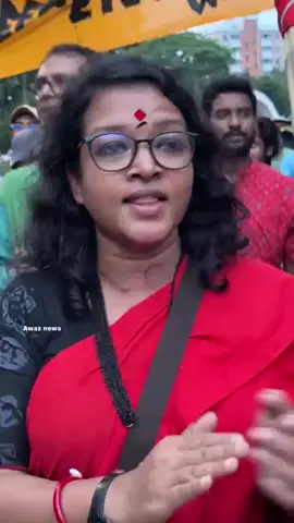 গাইছেন 'উদীচী'র শিল্পীরা ❤️ দুনিয়ার যত গরীবকে আজ জাগিয়ে দাও ✊#reels Awaz News#hightlight #meg_mollar_bosu 