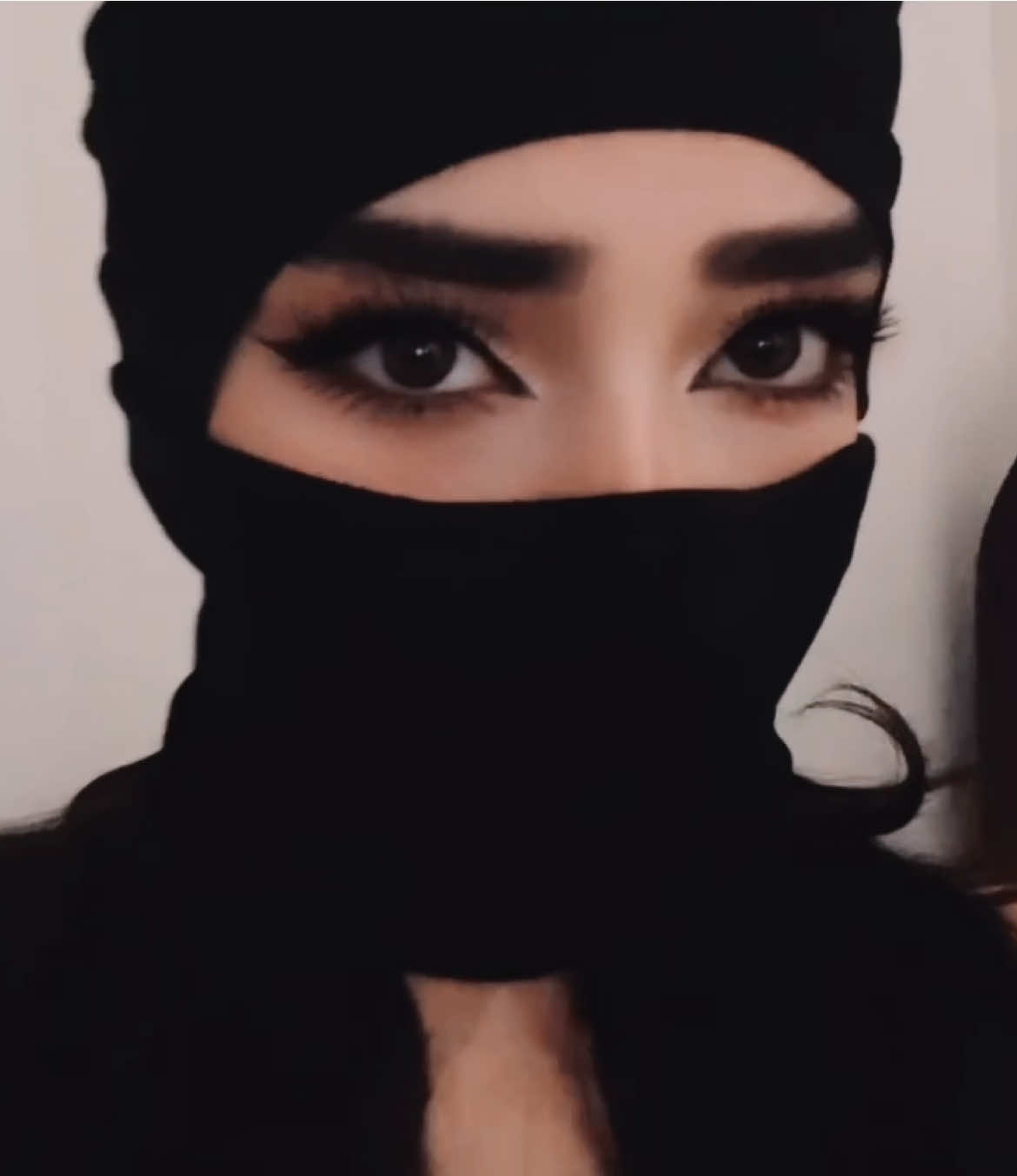 دارم آلرژی به Bullshit 🥱#maskman #gangster #eminem #rap #persiangirl 