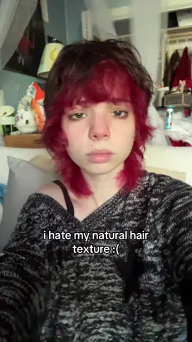 idek what it is. it’s like wavy? but also straight? but also lightly curled in some spots???? #ftm #mlm #unlabeled #alternative 