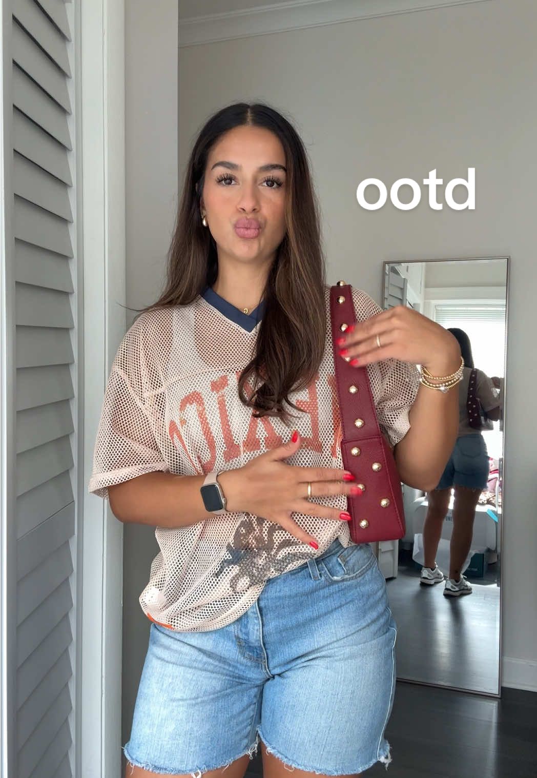 kinda love this look but how do we like this purse?? should I keep it?!  top: @Gente Fina  shorts: @YMI Jeans   purse: @target  #OOTD #latinacontentcreator #mexicanfashion #gentefina #StreetStyle 