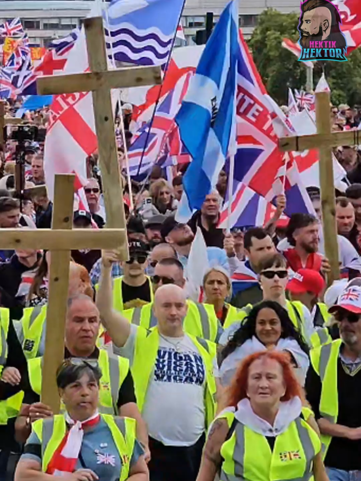 Britain returning to CHRIST!? ✝️❤️ Amazing scenes after the mainstream media told everyone it would be a nightmare! DON'T trust the media! Love Life ❤️