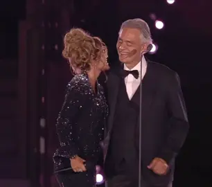 Karol G y Andrea Bocelli interpretando “Vivo Por Ella” en el Vaticano 🇻🇦💛 || #karolg #parati #viral #italia #bichota @Karol G @Andrea Bocelli 