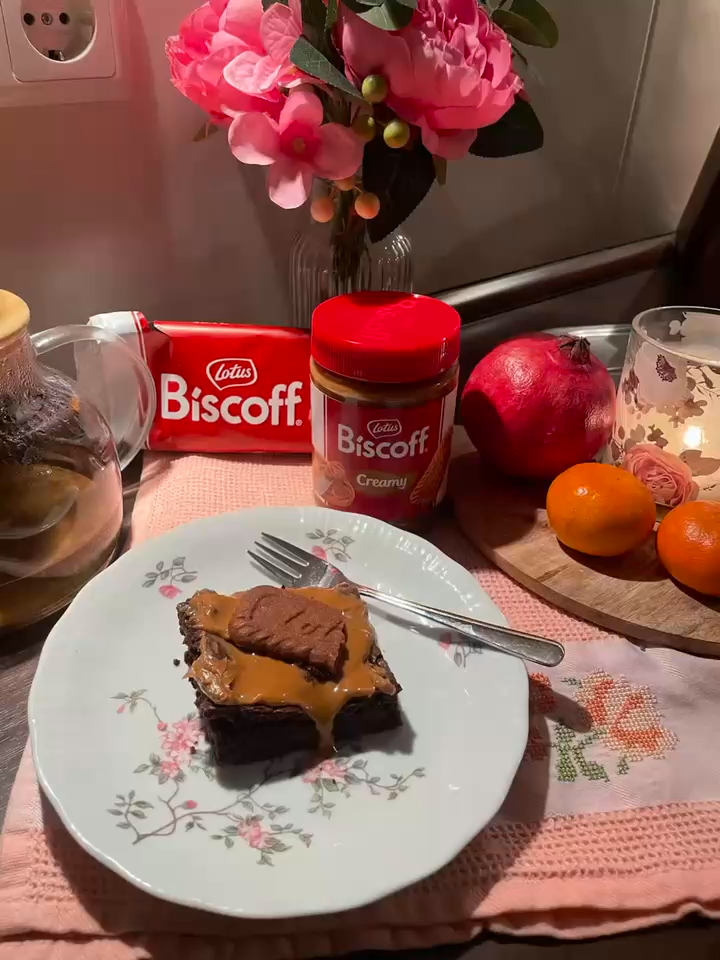 Lotus Brownie 🍫✨ easy recipe #baking #lotusbrownie #lotusbrownies #brownies #brownie  #FoodTok #Recipe #Baking #LotusBiscoff #dessert #Rezepte #Backen #HomemadeDessert #Tasty #Foodie #BakingInspiration #BakingLove #YemekTarifleri #TatlıTarifleri #Pastatarifler #Mutfak #KolayTarifler #Lezzetli #TatlıZamanı #BrowniTarifi #Backen #Rezepte #Kuchenliebe #Backenmitliebe #FoodieDE #Lecker #Schnellerezepte #Dessertideen #Küchenzauber #biscott #kolaytarifler #patisserie #gateau #sucre #tarte #foodphotography #bakefeed #dessert #chocolate #yummyfood #delicious #homemadefood #BrowniTarifi #lotus