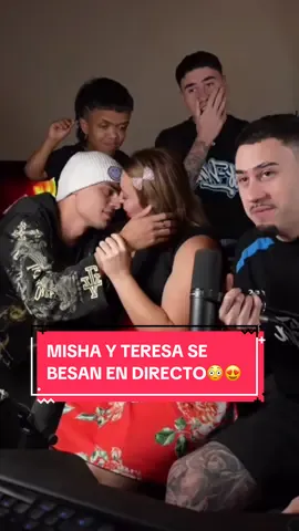 MISHA Y TERESA SE BESAN EN DIRECTO😳😍 #zonagemelos #misha #teresamoreno #beso #amor 