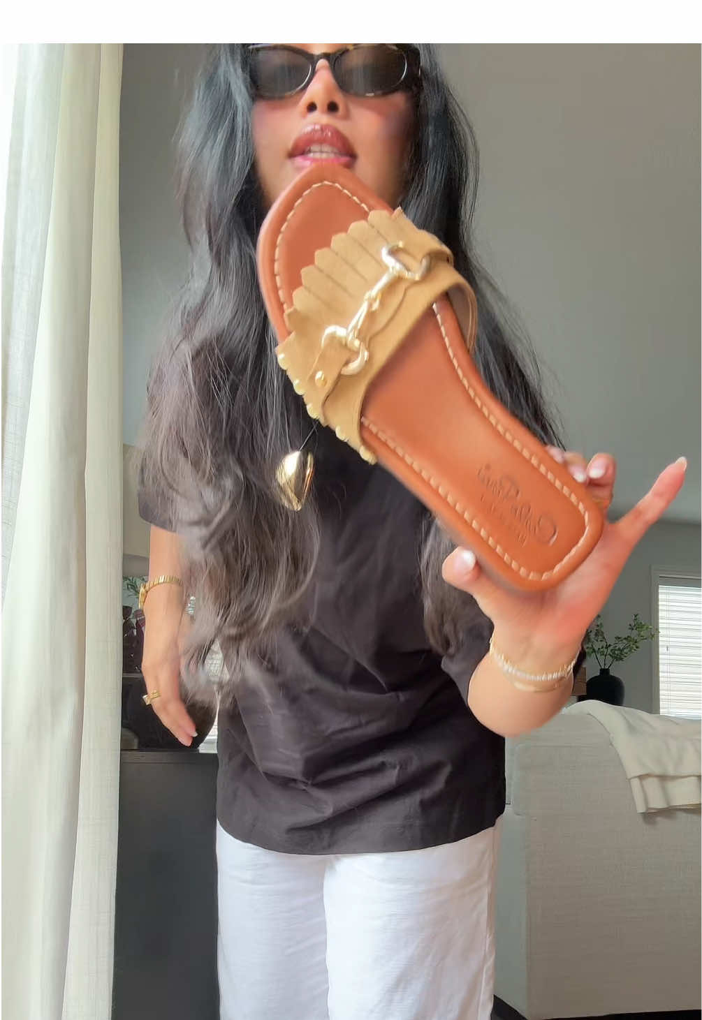 The rage I have inside me when it’s my time of the month needs to be studied it’s gotten worse 😭😭 @Aritzia @H&M @winners @Mango  #OOTD #outfitideasforyou #outfitideas #casualoutfits #minimalstyle 