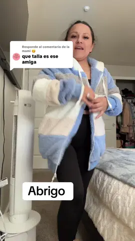 Respuesta a @la mami 🤭 hermoso abrigo tipo peluche suave y calientito #abrigo #peluche #outfits #tiktokmademebuyit #jacket 