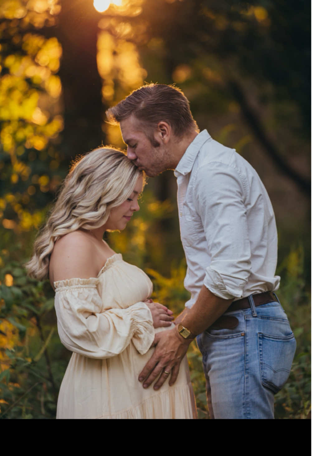 The lighting 🤌🏻 the location 👏🏻 Can’t wait to work on the rest ❤️ #ohiophotographer #ohiophotography #daytonphotographer #maternityphotoshoot #maternityphotographer 