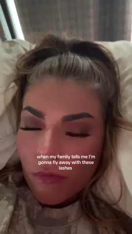 Atleast they’re just glue ons 😀 #fyp #lashes 
